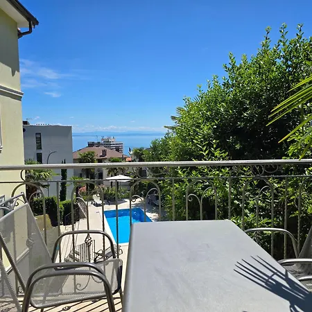 Nautico With Swimming Pool Apartmán Opatija